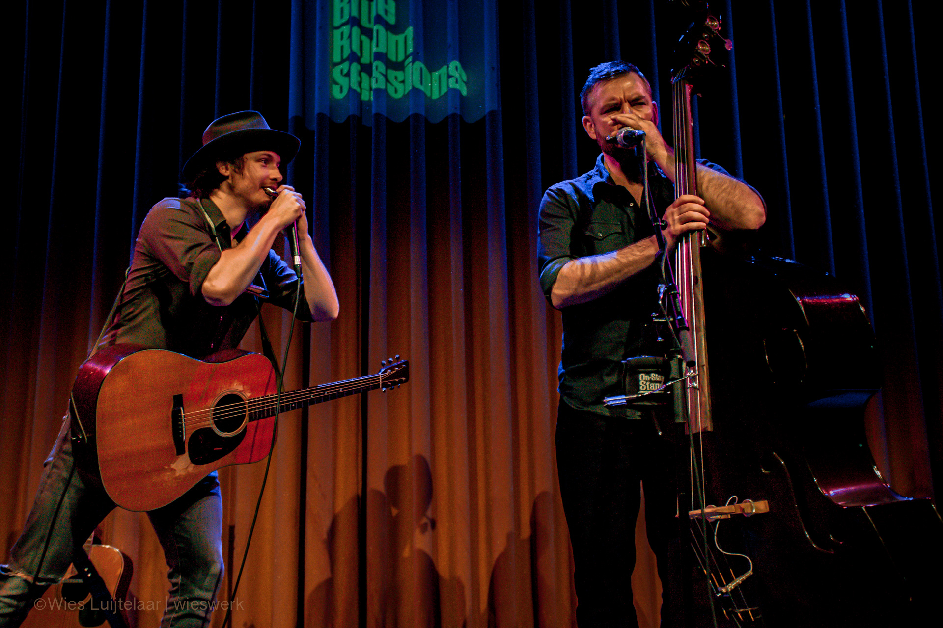 Davidluningdubinonstagebywies