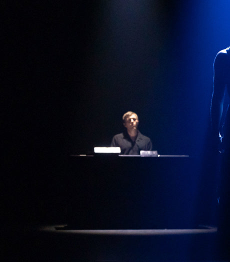 Zero Dance Theatre Loud Whispers (C) Sjoerd Derine (6)