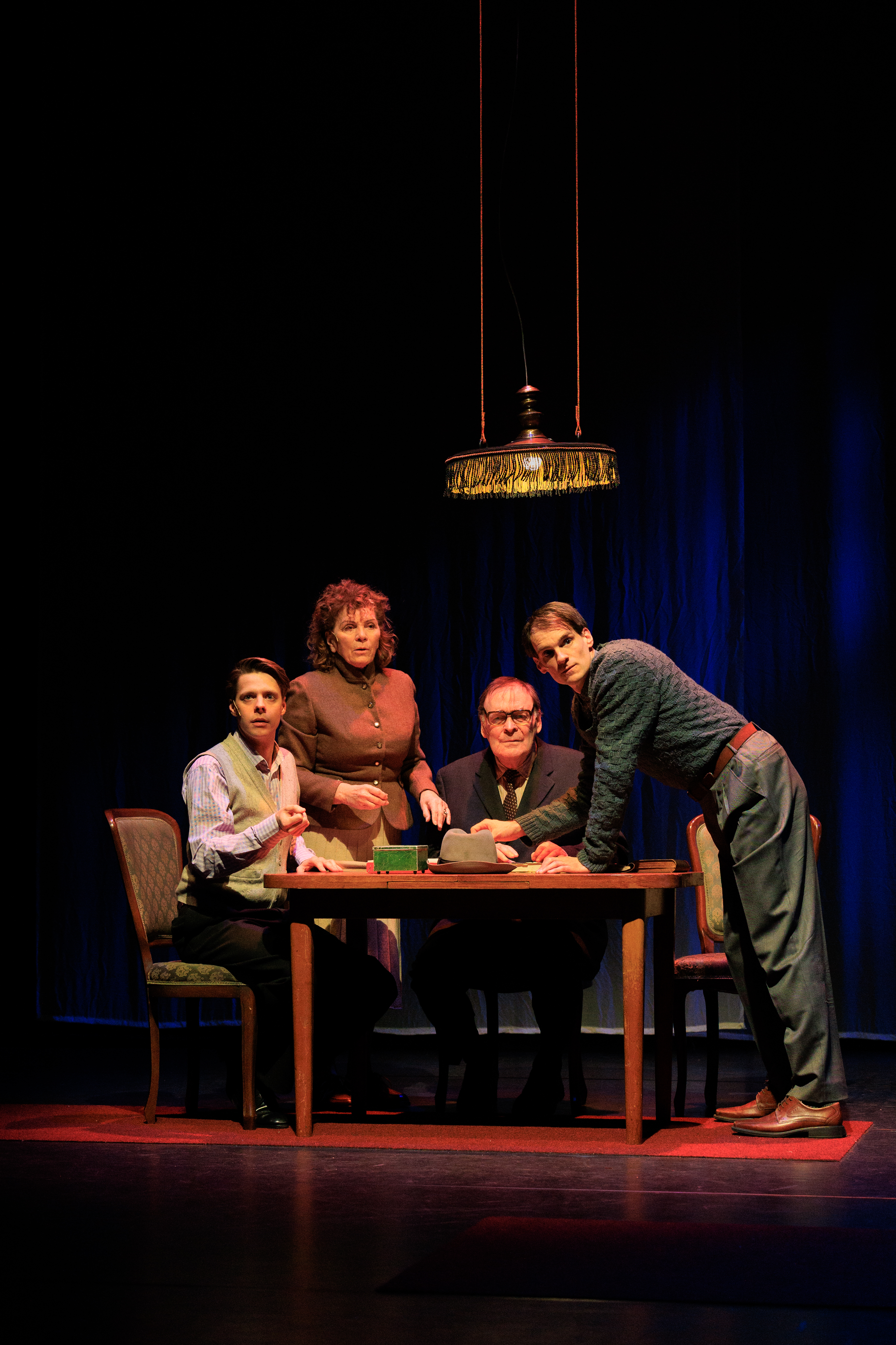 Leendert De Ridder, Henriëtte Tol E.A. De Aanslag (Liza Kollau) Scenefoto (1)