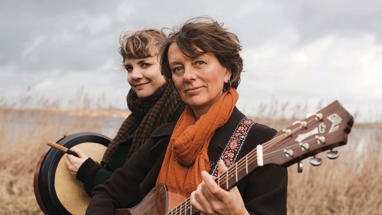 Sunday Tones: The Lasses