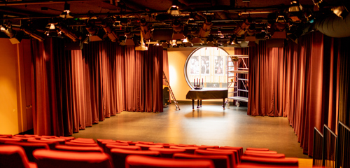 Kleine Zaal Rond Raam (Frits De Beer)