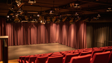 Kleine Zaal Vanaf Tribune Schuin (Frits De Beer)