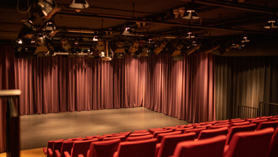 Kleine Zaal Vanaf Tribune Schuin (Frits De Beer)