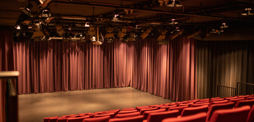 Kleine Zaal Vanaf Tribune Schuin (Frits De Beer)