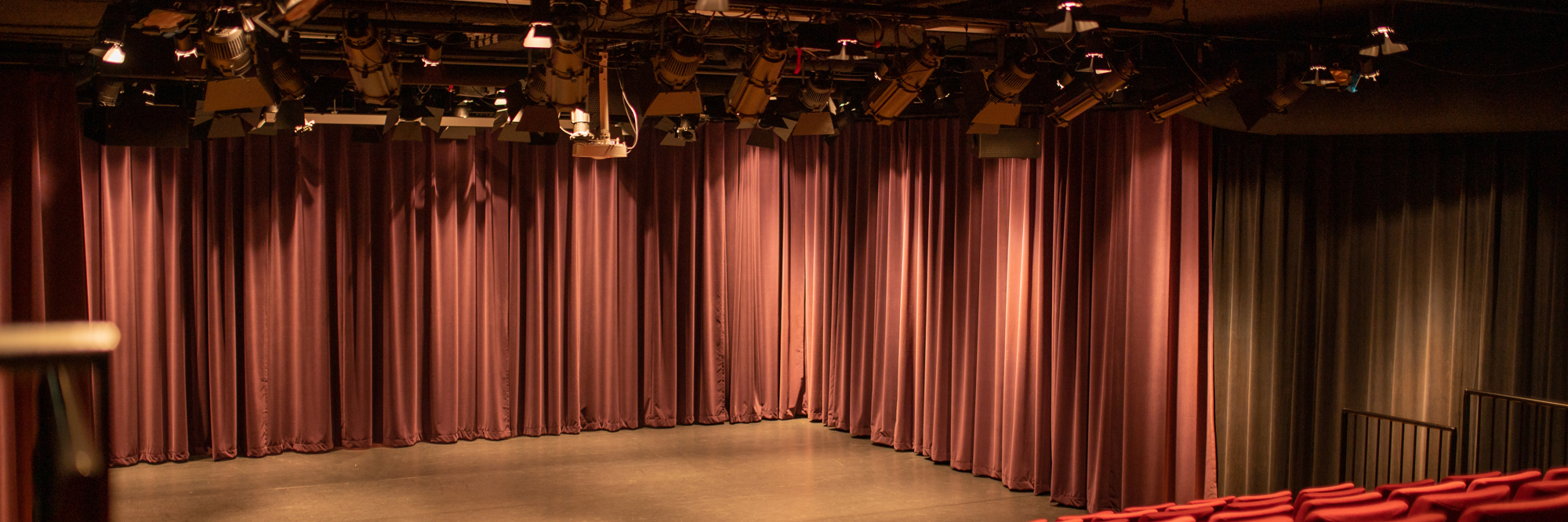 Kleine Zaal Vanaf Tribune Schuin (Frits De Beer)