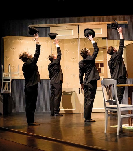 Circusgezelschap Boost Man Met Hoed (Roos De Bolster) 4