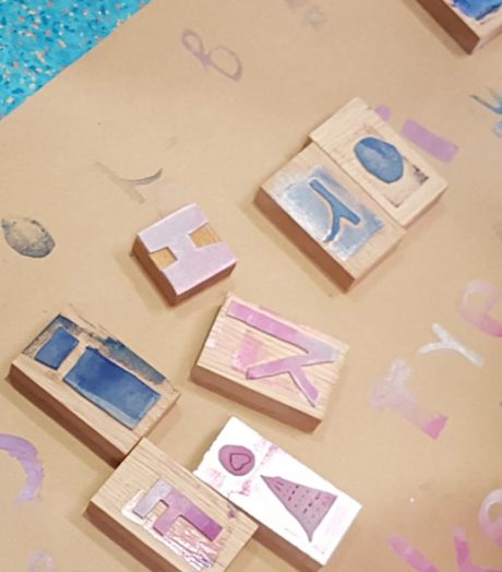 20190220 121335 Karakter Prints Workshop Kinderen Basisschool Stempels Communicatie Scaled