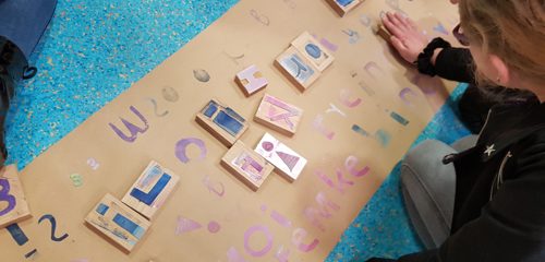 20190220 121335 Karakter Prints Workshop Kinderen Basisschool Stempels Communicatie Scaled