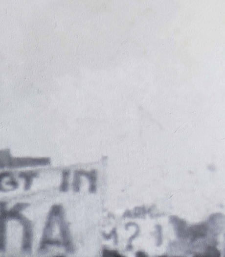 Emma Lesuis & Silbersee Meer Dan Bauxiet (Michelle Piergoelam) CAMPAGNEBEELD 2