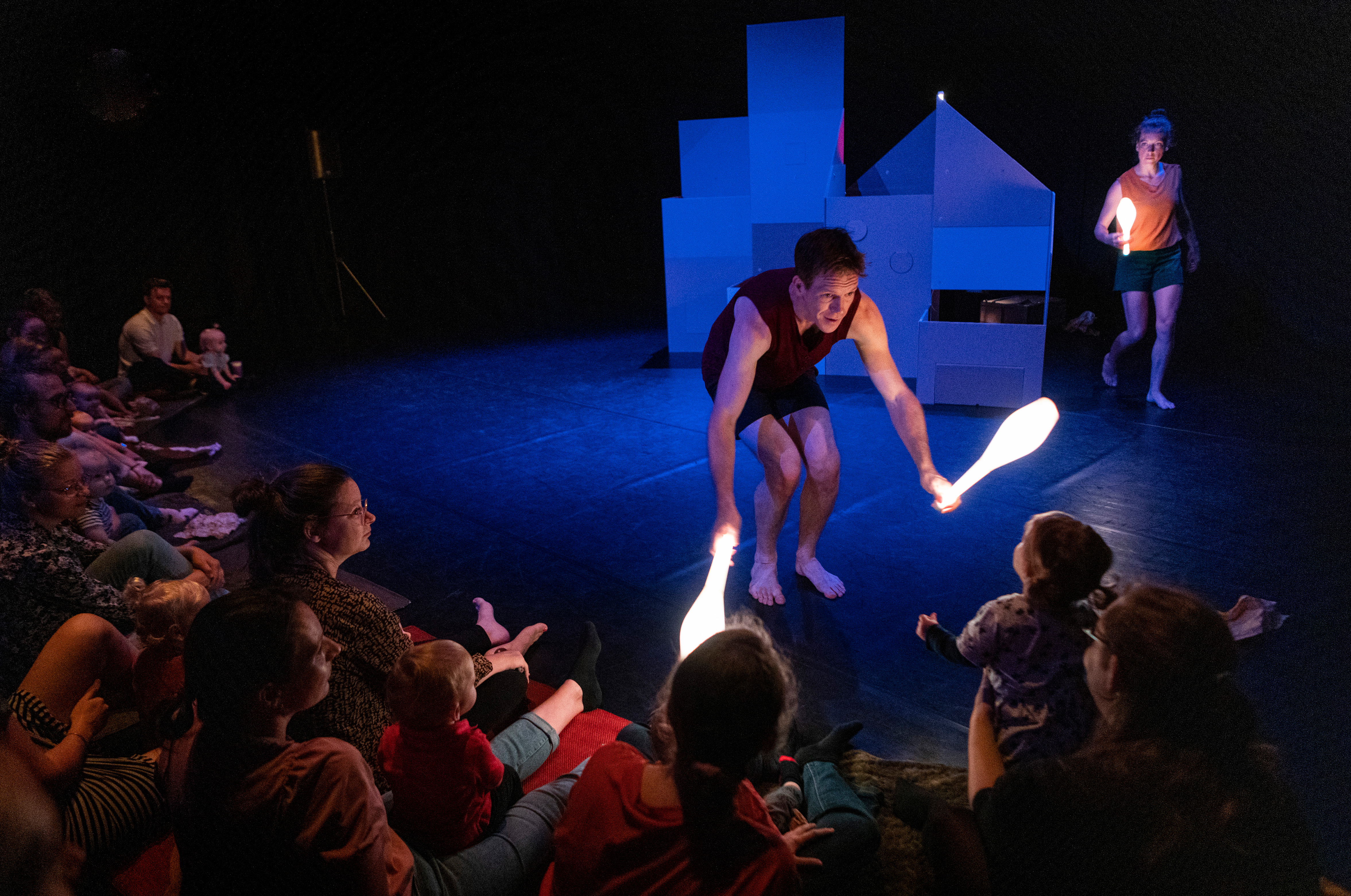 Weisse Circus Be Kind (Moon Saris) 1