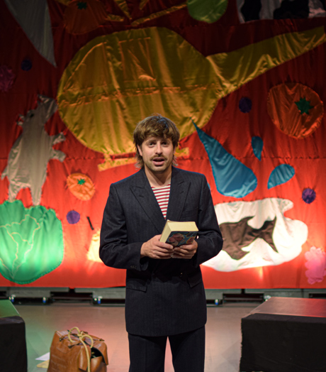 02. Joost Oomen Alledichtershebbengoudenhelikopters (C) Esther Lutgendorff