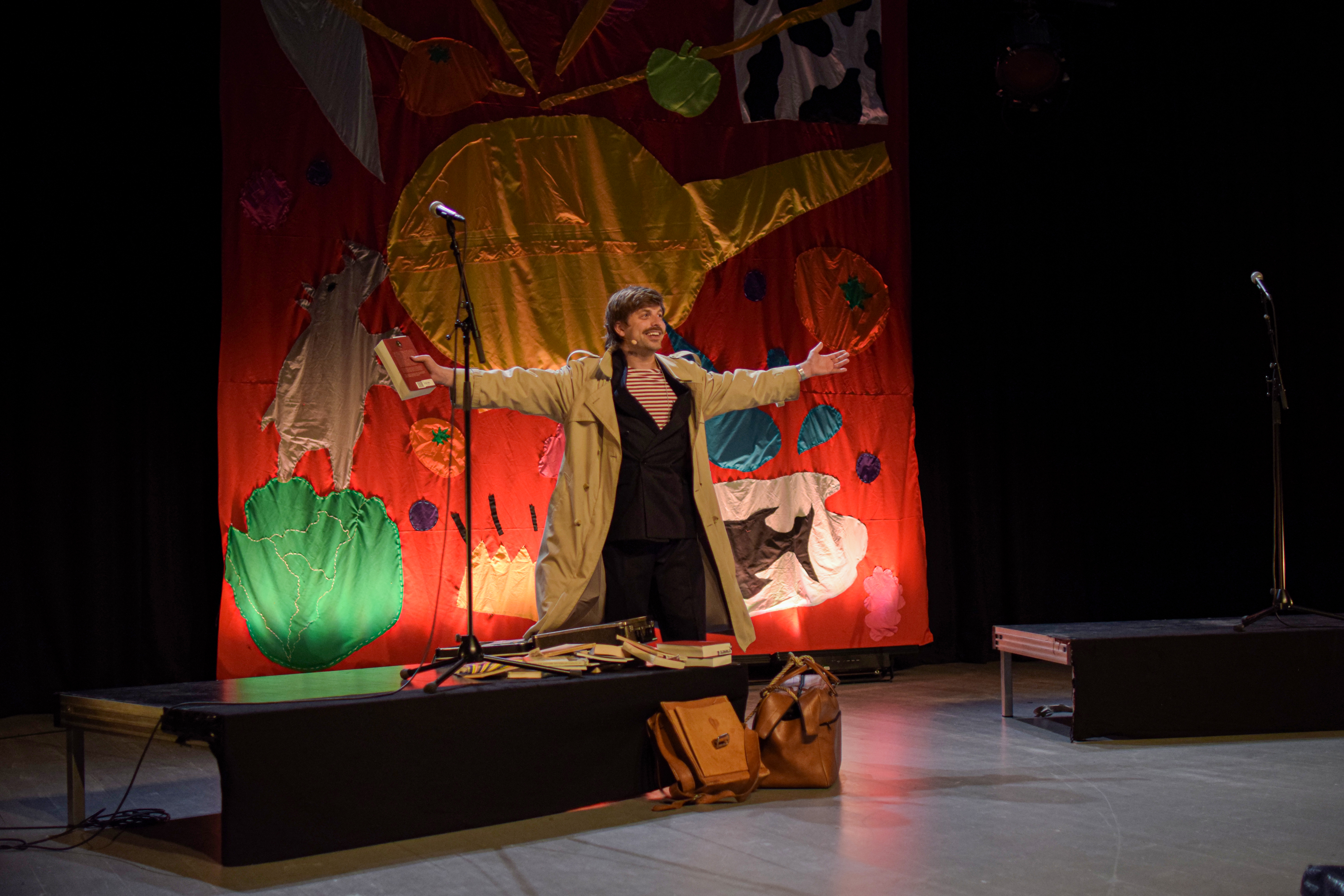 01. Joost Oomen Alledichtershebbengoudenhelikopters (C) Esther Lutgendorff