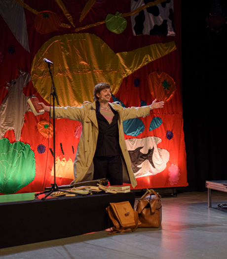 01. Joost Oomen Alledichtershebbengoudenhelikopters (C) Esther Lutgendorff